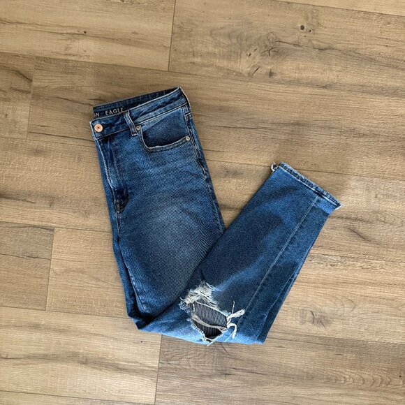 American Eagle High Rise Mom Distressed Jean Size 8 - Picture 4 of 4